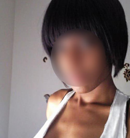 Jolie blackette recherche gros câlins avec un papy sympa